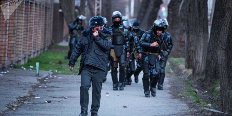 Қырғызстандағы митингіде 19 полиция жарақаттанған