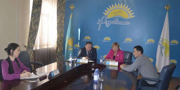 Депутат дәрігерлер халықты емдей ме?