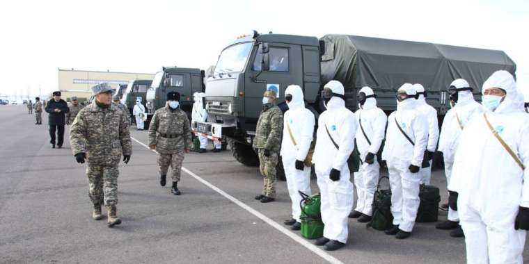 Қарулы күштердің әскери қызметшілері блок-бекеттерді күшейтуге қатысады