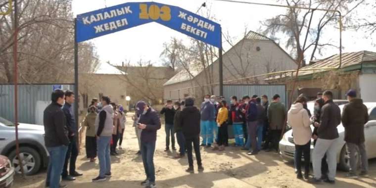 Ақтөбеде дәрігерлер митингіге шықты