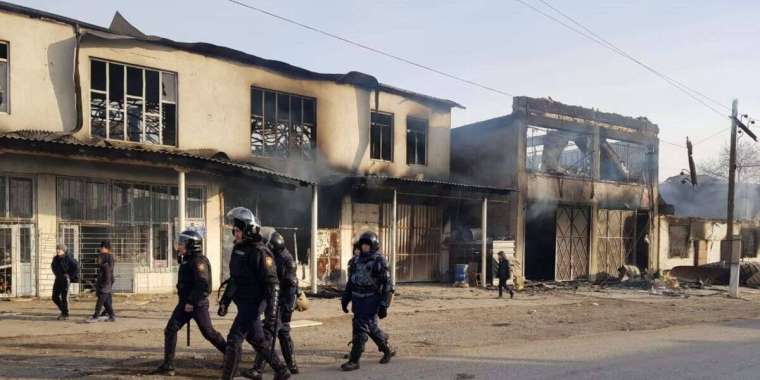 Қордайда ақсақалға қол көтерген әкелі-балалы Юнхуларға үкім шықты