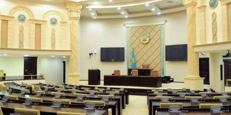 Қытайша білетіндер сенат спикері болады...