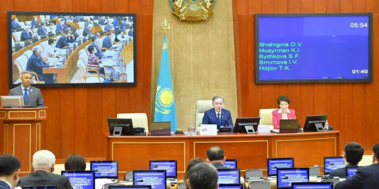 Парламентте оппозиция сөзін ешкім бөлмейді