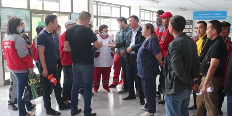 Жедел жәрдем: Мамин екі сөйлеп отыр ма?