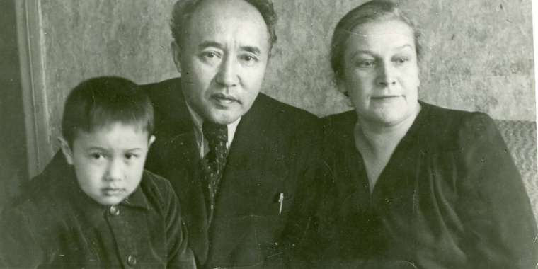 ӘУЕЗОВТЕР ӘУЛЕТІ.  Жақындар мен жәдігерлер