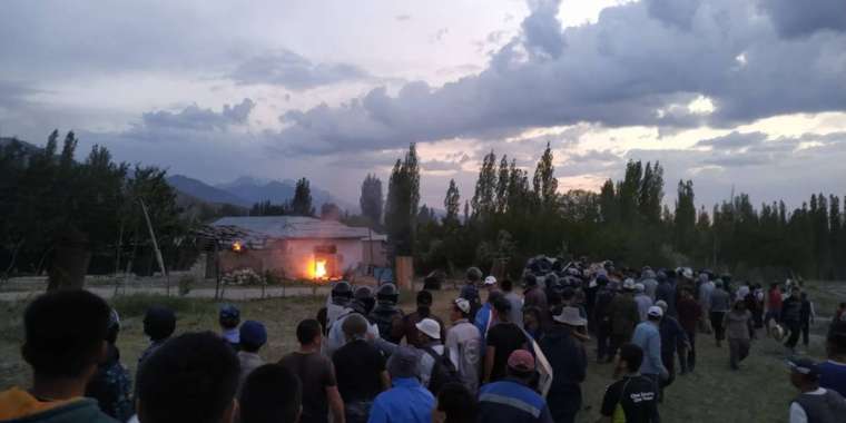 Бұлаққа талас: қырғыз бен өзбек қақтығысып жатыр