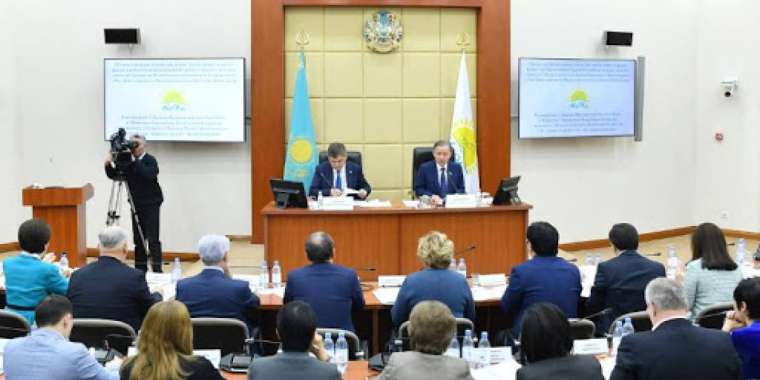 Дәрігер Тоқаевқа: Мәжілісті таратып жіберіңіз