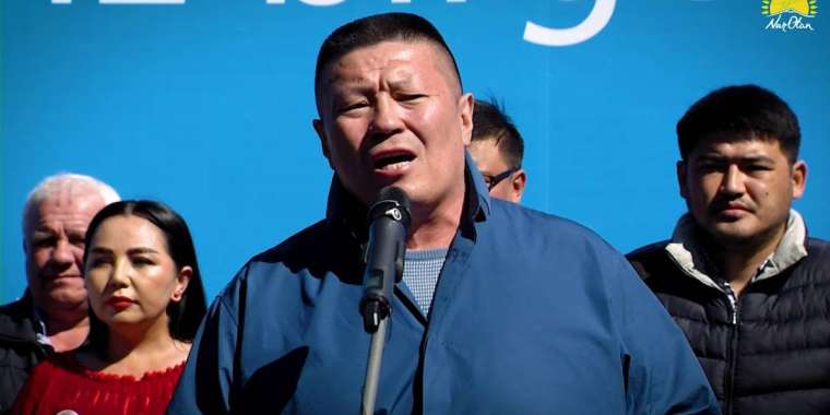 Депутат: Шабалаңдамай,  келгеніме рахмет айт!