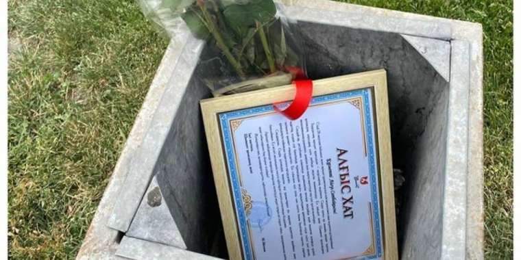 Айгүл Орынбек әкімнің Алғыс хатын қоқысқа тастады