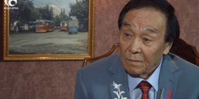 Белгілі жазушы Жанат Ахмади дүниеден озды