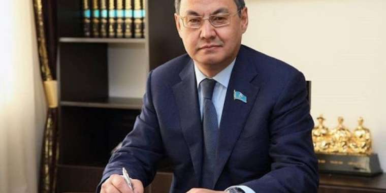 Ректор да билік пен жүйеге ашына бастапты