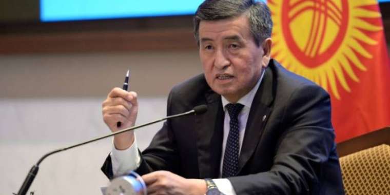 Қырғыздар президентін сотқа беріп жатыр