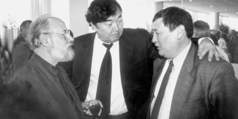 АҚЫН КЕТІП БАРАДЫ...