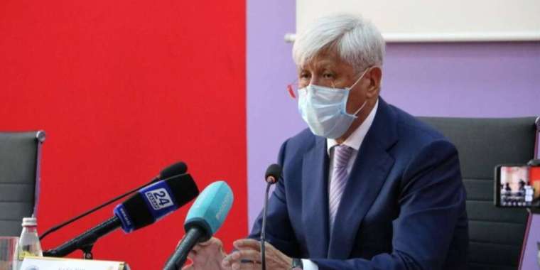 Коронавирустан аман қалған А.Баталов індеттің неден өршіп жатқанын түсініпті