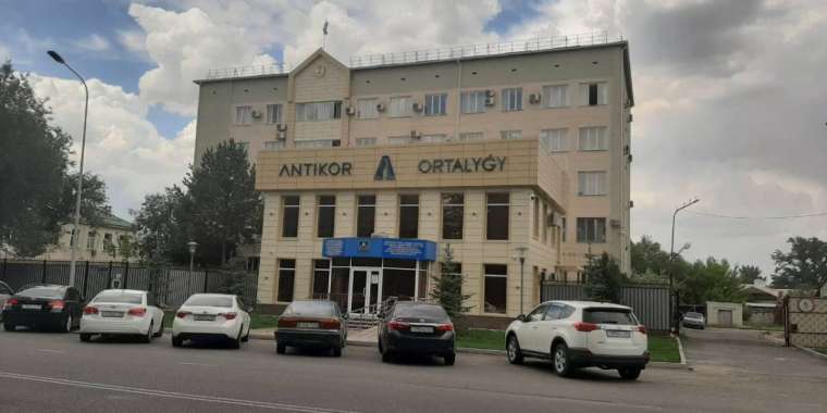 Баталов ашып тастаған орталыққа Әбдірайымов тендер жариялады