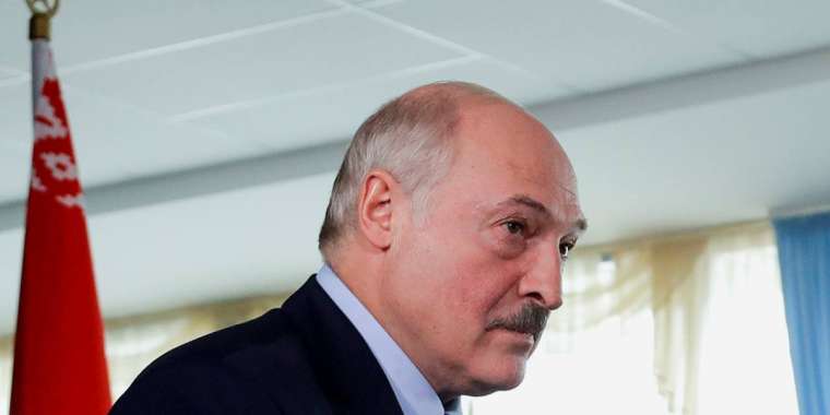 Лукашенко: Наразылар резиденциямды басып ала жаздады