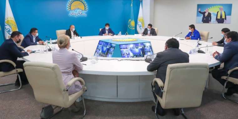 Бауыржан Байбек «Nur Otan» Жақтастарының лигасымен кездесті