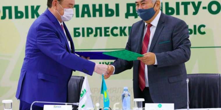 «Ауыл» партиясы мен «Қазақстан фермерлері қауымдастығы» қандай  меморандумға қол қойды?