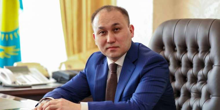 «Қазақ әдебиеті» оқулықтары туралы