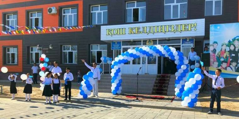 Бекшин қай сыныптың оқушылары мектепте баратынын айтты