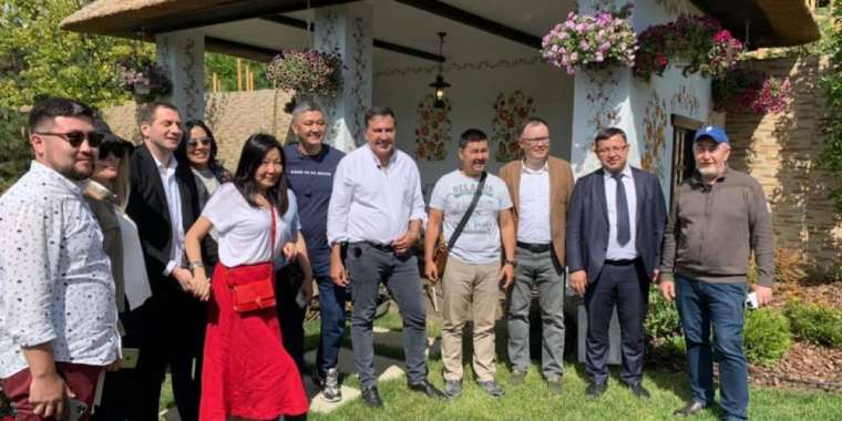 «Саакашвилимен төңкеріс жасау үшін кездеспедік»