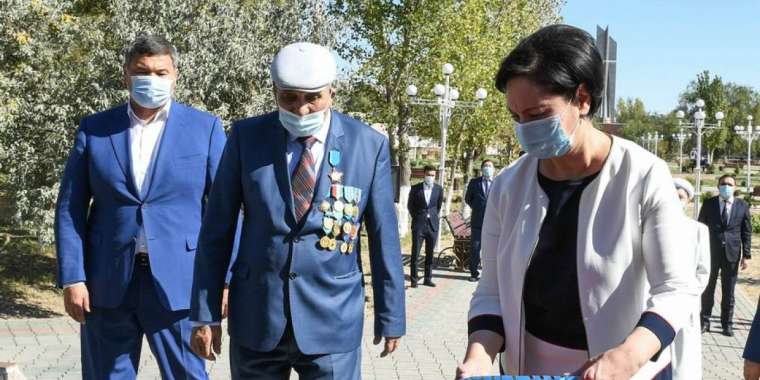 Әкім Әбдіқалықова Олжас Сүлейменовті мақтады