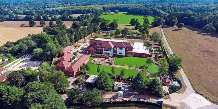 Тимур Құлыбаевтың Ұлыбританиядағы үйінде кім тұрады?