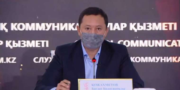 "Цой бізден қашып жүр". Тілшілер Қожахметовтің мазасын алды