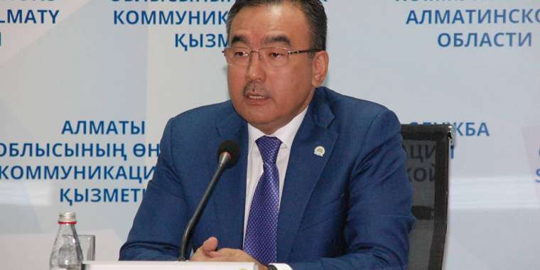 Әкім қарамағындағы шенеунік пара алғаны үшін отставкаға кетті