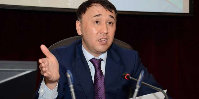 Әкім Мұхамбетов қанша айлық алатынын айтты