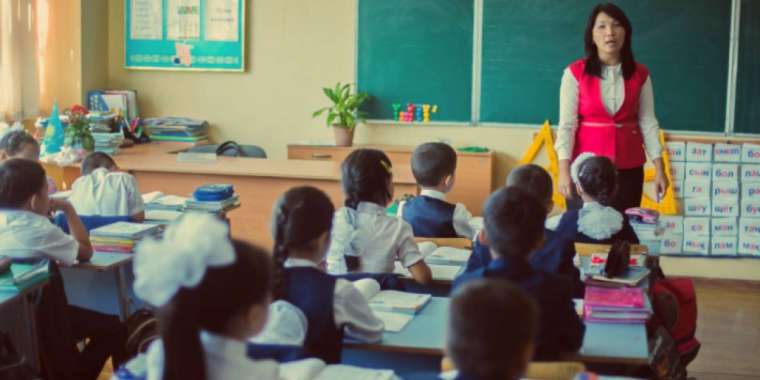 Цой оқушылар қашан мектепке барып оқиды деген сұраққа жауап берді