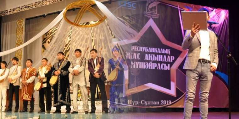 Айтыспен өлең жарысса...