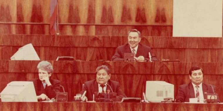 "25 қазан Назарбаевқа керек болды"