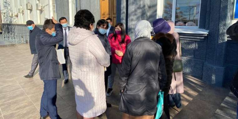 Шахаров, шық! Аналарды алдама!