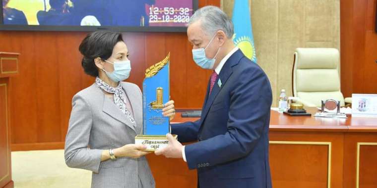 "Парламент сөзі" Бейсен Құранбектің жарына табысталды