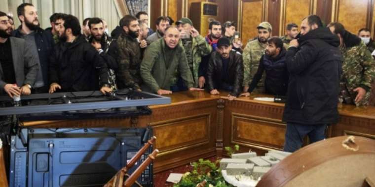 Армяндар неге наразы?