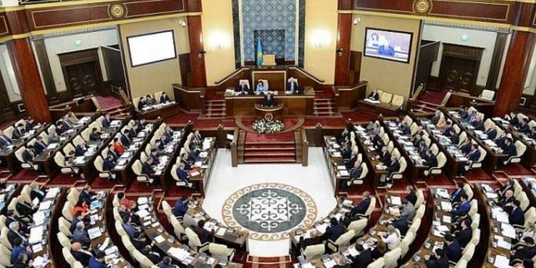 Парламенттегі ең кәрі депутат кім?