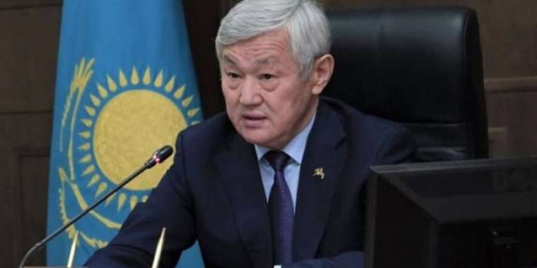 Сапарбаев неге "командамен" жүретінін айтты