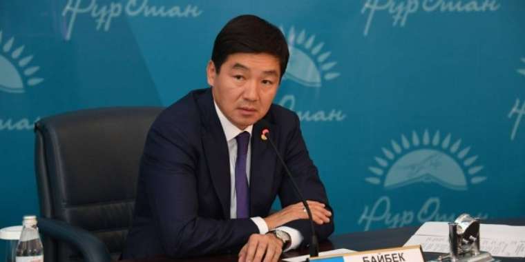 Б.Байбек: Тарихта қазаққа ешкім ешқашан жер сыйлаған жоқ