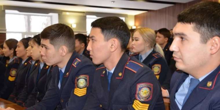 «Ішкі істер академиясында курсанттарды бопсалайды»