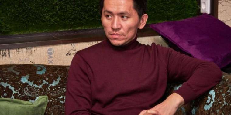 Екінші жол: Қазақ тілін шала-жансар күйде ұстау керек