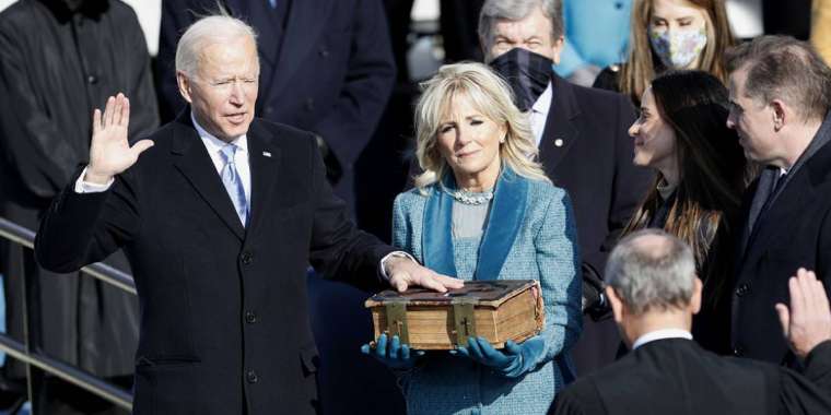 Байден АҚШ президенті қызметіне кірісті