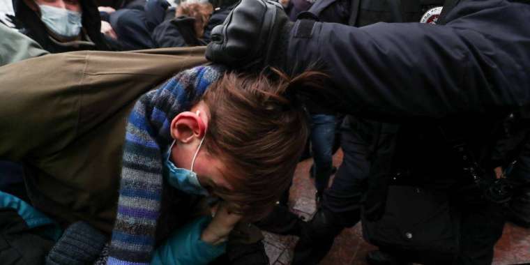 Ресейдегі митинг: Екі мыңға жуық адам ұсталды