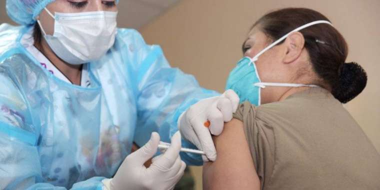 "Мәлім" сауалнамасы: Қанша адам вакцина салдырмақ?