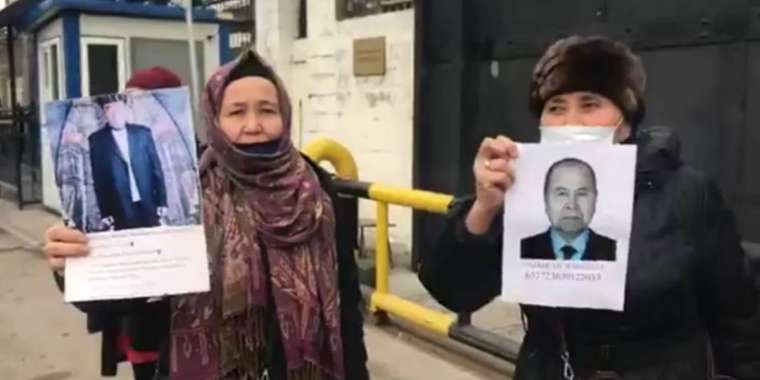 Қытай консулдығы алдындаға пикет: "Күйеуімді Қазақстан тыңшысы деп 13 жылға соттады"