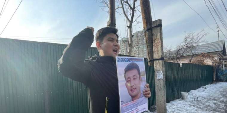 Қытай консулдығы алдында пикет өткізген белсенді қамауға алынды