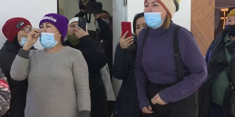 Аналар үш күннен бері Нұр-Сұлтан әкімдігіне түнеп жүр