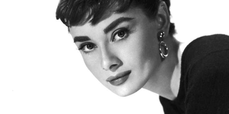 Одри Хепбёрн: Екі қолыңның бірі өзіңе, ал екіншісі басқаларға көмектесу үшін берілгенін ұмытпа!