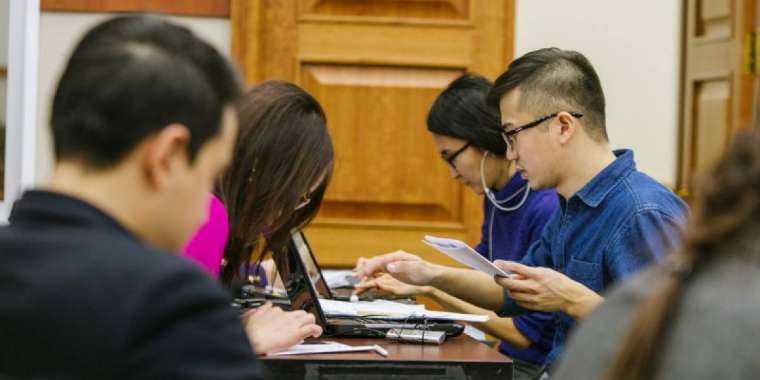 Онлайн оқудың азабы. Студенттер сөйлейді