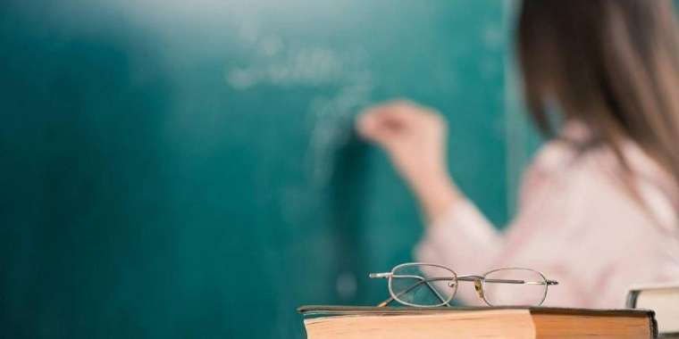 Мектеп мұғалімін міндетінен тыс жұмысқа тартқандар жазаланды